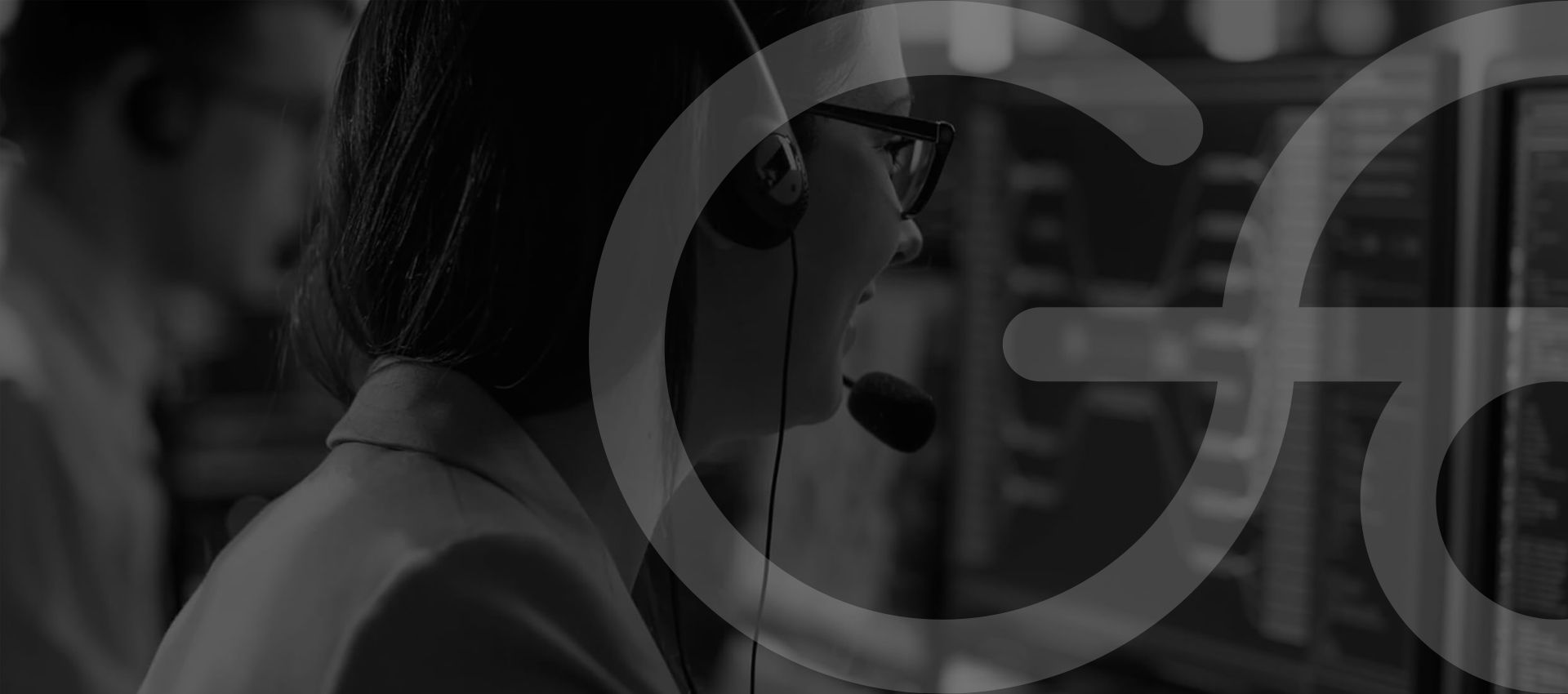 Frau im Headset im IT-Support – IT-Service und Betreuung in Köln